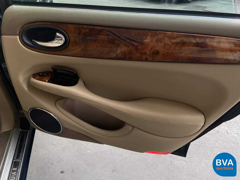 Jaguar XJ8 3.2 V8 237 PS X308 2000.