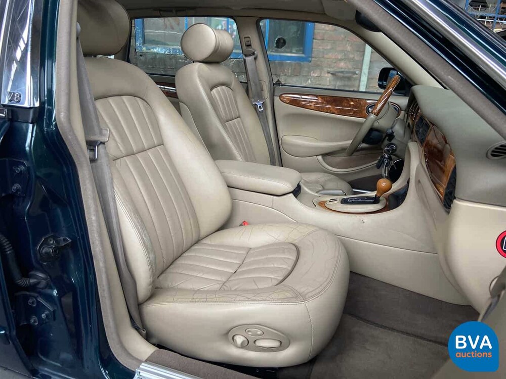 Jaguar XJ8 3.2 V8 237 PS X308 2000.