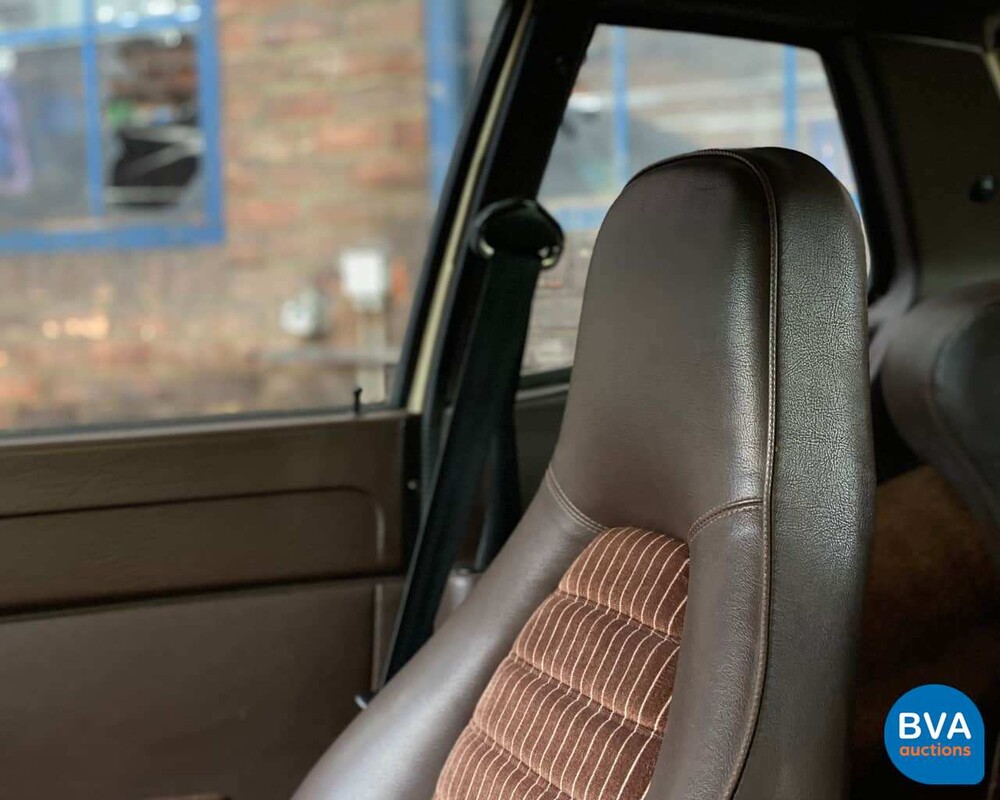 Porsche 944 2.5 Coupé-Original NL-1983, JY-49-XL.
