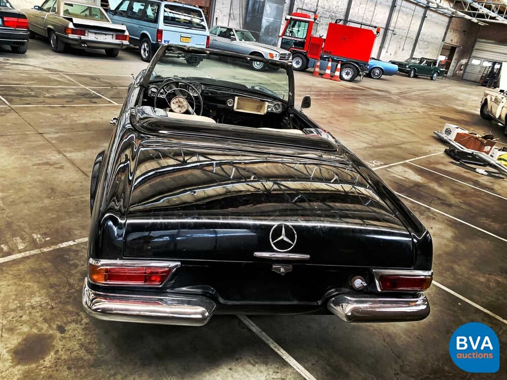 Mercedes-Benz SL320 Pagode Cabrio 1966.