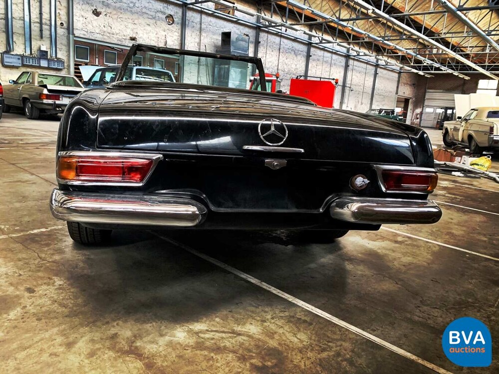 Mercedes-Benz SL320 Pagode Cabrio 1966.