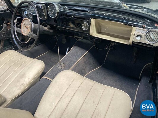 Mercedes-Benz SL320 Pagode convertible 1966.