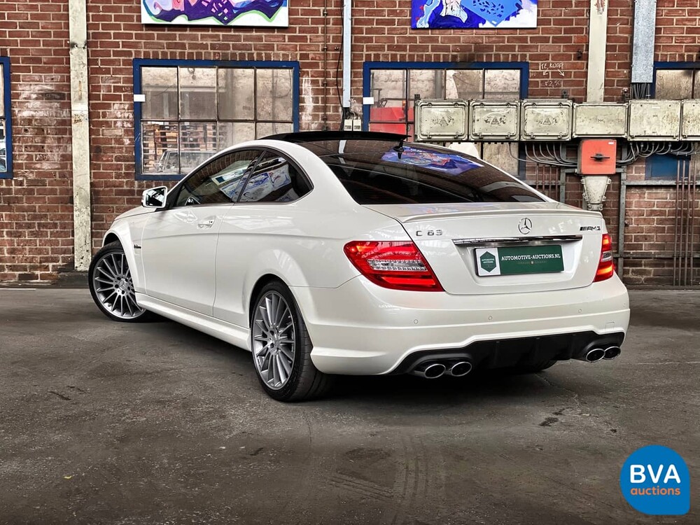 Mercedes-Benz C63 AMG Coupé 6.2 V8 457hp Designo 2012.