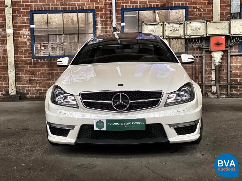 Mercedes-Benz C63 AMG Coupé 6.2 V8 457hp Designo 2012.