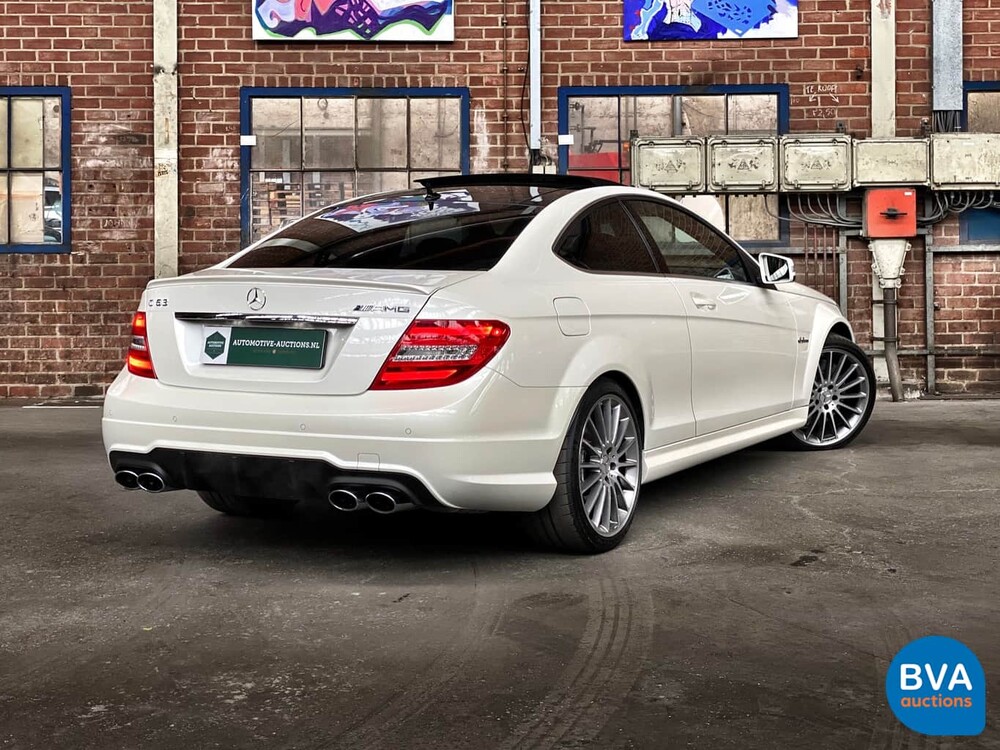 Mercedes-Benz C63 AMG Coupé 6.2 V8 457hp Designo 2012.