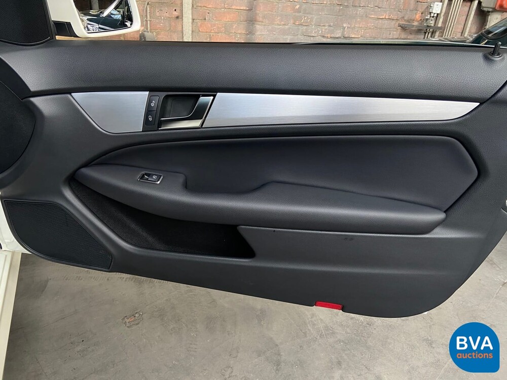 Mercedes-Benz C63 AMG Coupé 6.2 V8 457hp Designo 2012.