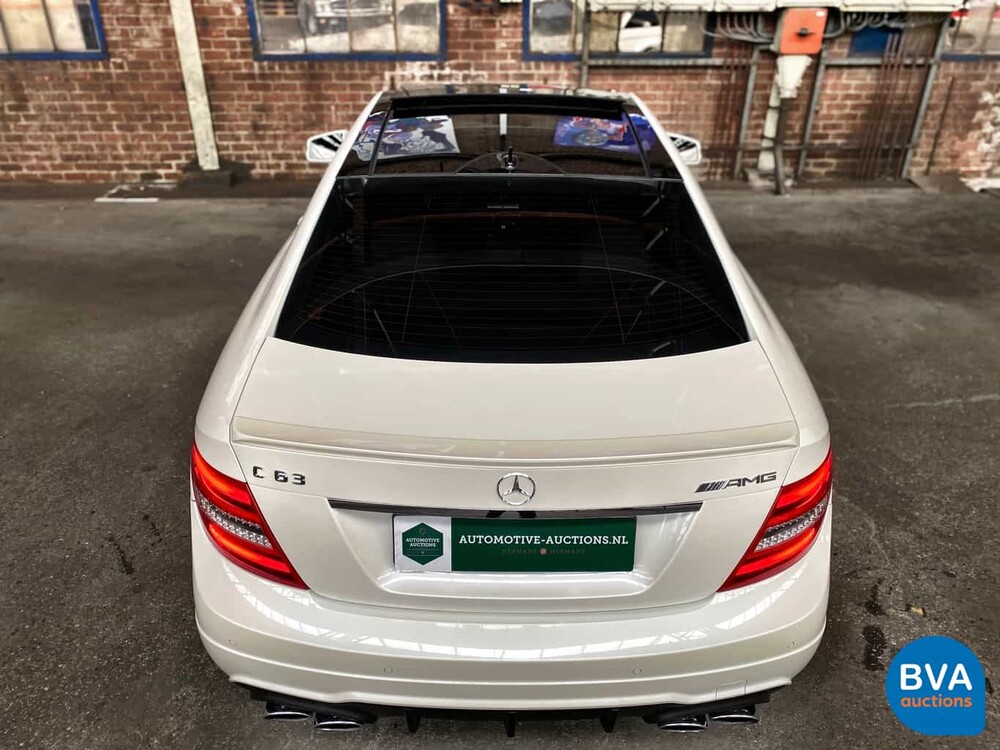 Mercedes-Benz C63 AMG Coupé 6.2 V8 457hp Designo 2012.