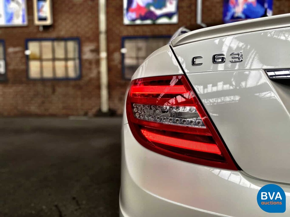 Mercedes-Benz C63 AMG Coupé 6.2 V8 457hp Designo 2012.