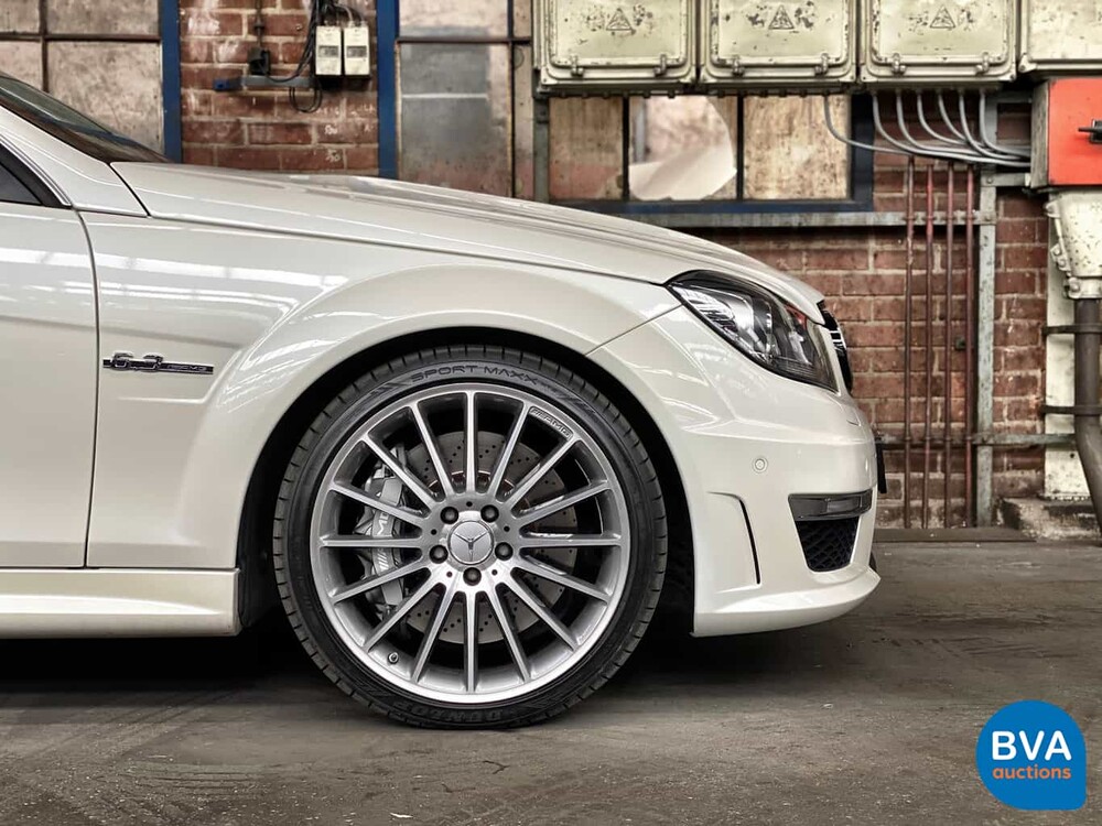 Mercedes-Benz C63 AMG Coupé 6.2 V8 457hp Designo 2012.
