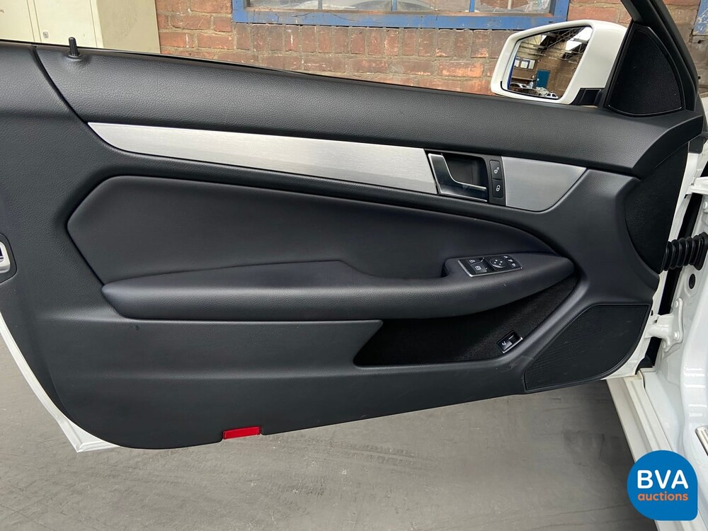 Mercedes-Benz C63 AMG Coupé 6.2 V8 457hp Designo 2012.