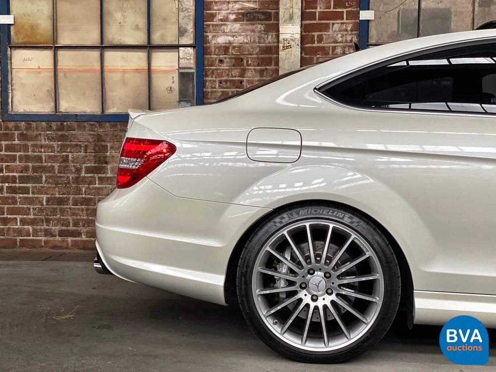 Mercedes-Benz C63 AMG Coupé 6.2 V8 457hp Designo 2012.