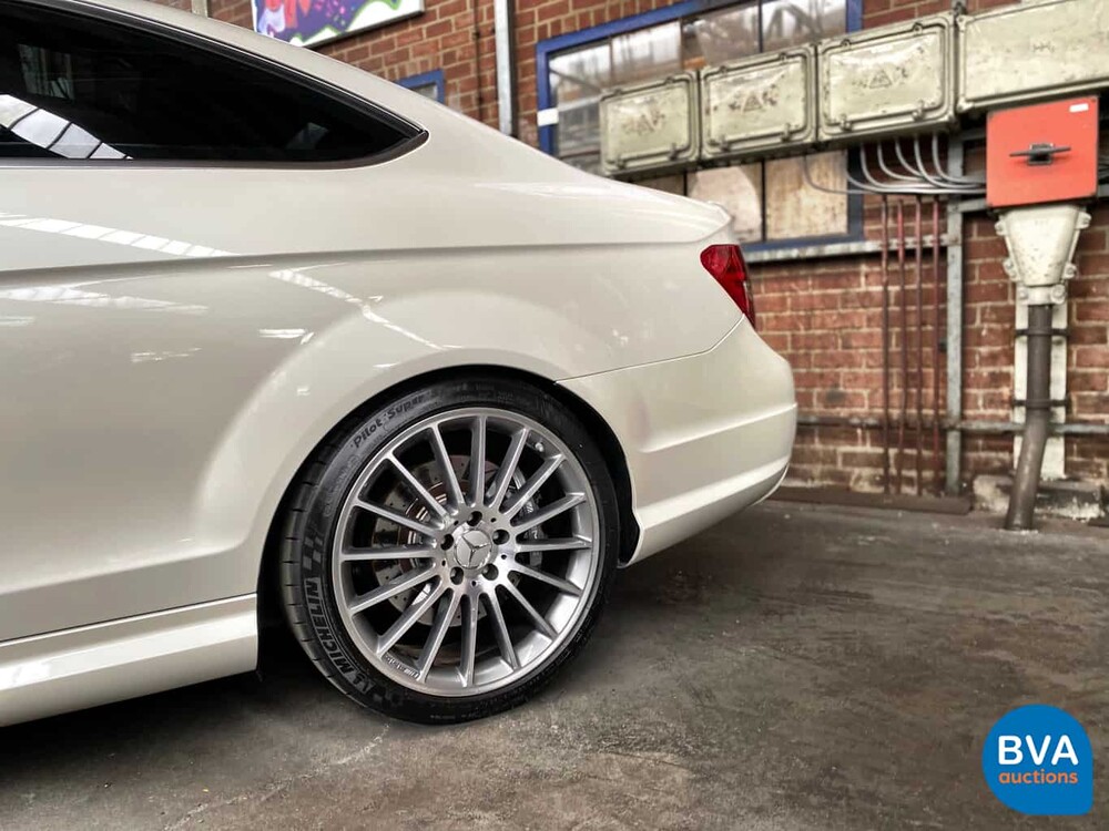 Mercedes-Benz C63 AMG Coupé 6.2 V8 457hp Designo 2012.