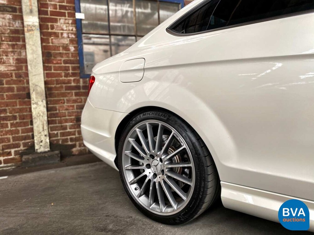 Mercedes-Benz C63 AMG Coupé 6.2 V8 457hp Designo 2012.