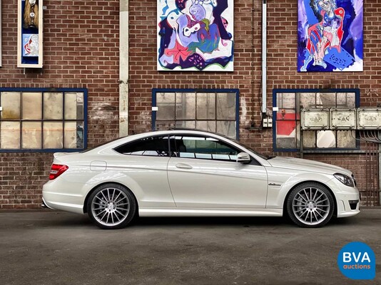 Mercedes-Benz C63 AMG Coupé 6.2 V8 457pk Designo 2012