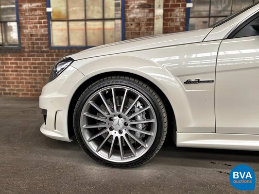 Mercedes-Benz C63 AMG Coupé 6.2 V8 457pk Designo 2012