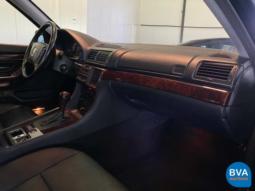 BMW 750iL -B4 gepantserd- 5.4 V12 326pk E38 Bulletproof 2000