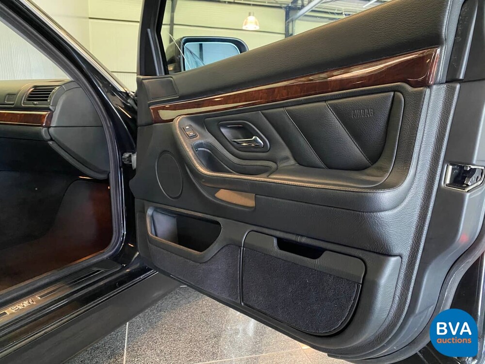 BMW 750iL -B4 gepantserd- 5.4 V12 326pk E38 Bulletproof 2000