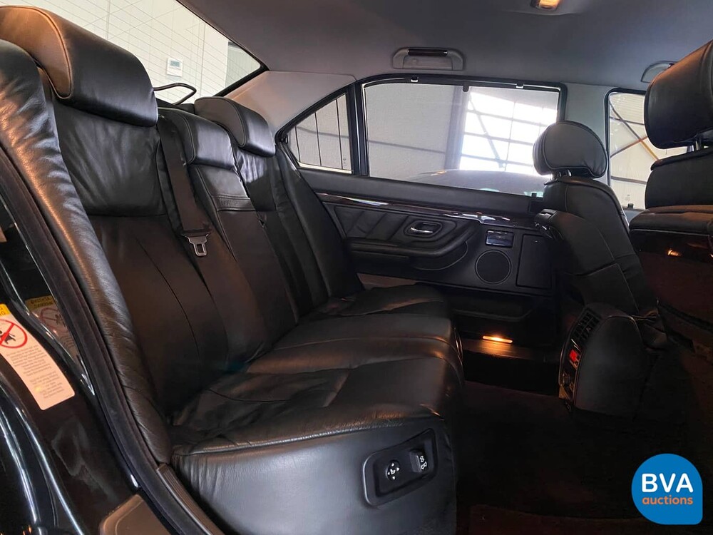 BMW 750iL -B4 gepantserd- 5.4 V12 326pk E38 Bulletproof 2000