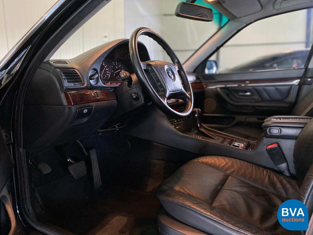 BMW 750iL -B4 gepantserd- 5.4 V12 326pk E38 Bulletproof 2000