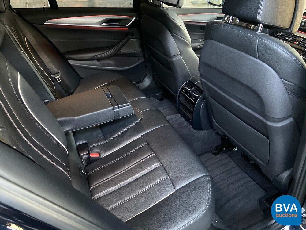BMW 540d Touring xDrive M-Sport 2017 320pk -Garantie-, RT-068-K