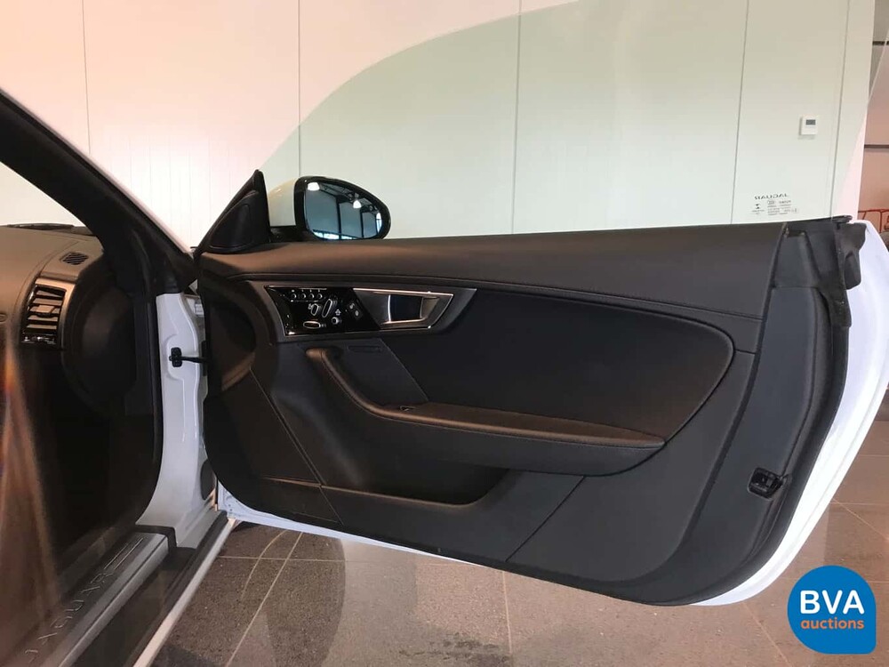 Jaguar F-Typ 3.0 V6 Coupé 340 PS 2017 Original NL, PD-713-N.