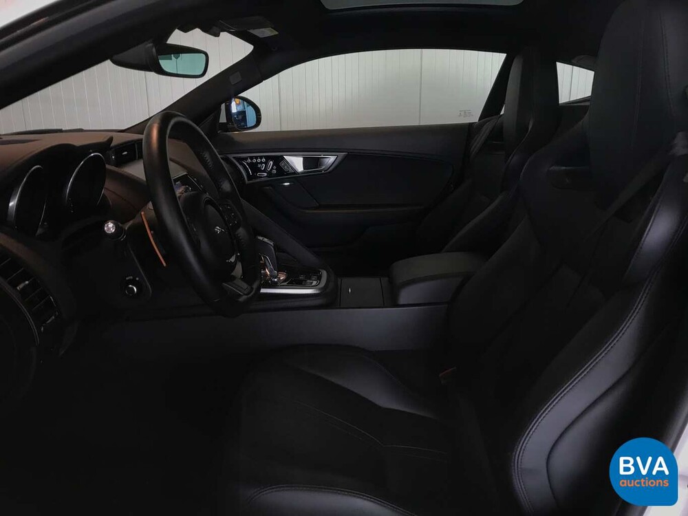 Jaguar F-Typ 3.0 V6 Coupé 340 PS 2017 Original NL, PD-713-N.