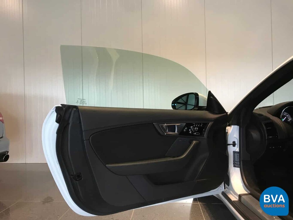 Jaguar F-Typ 3.0 V6 Coupé 340 PS 2017 Original NL, PD-713-N.