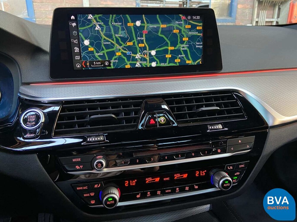 BMW 540d Touring xDrive M-Sport 2017 320pk -Garantie-, RT-068-K