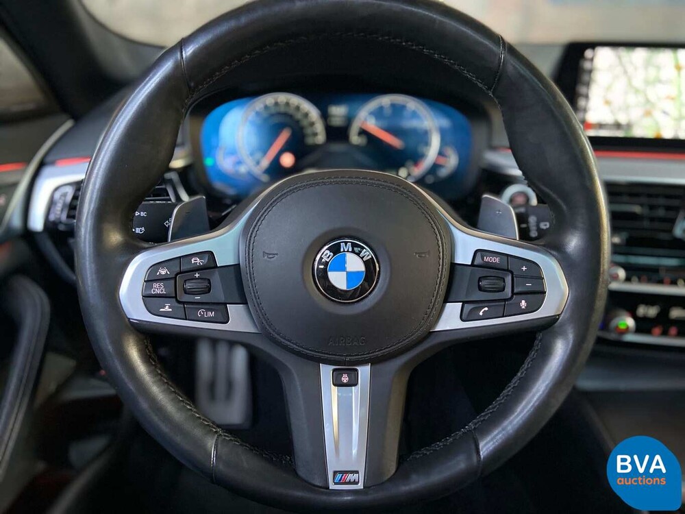 BMW 540d Touring xDrive M-Sport 2017 320pk -Garantie-, RT-068-K
