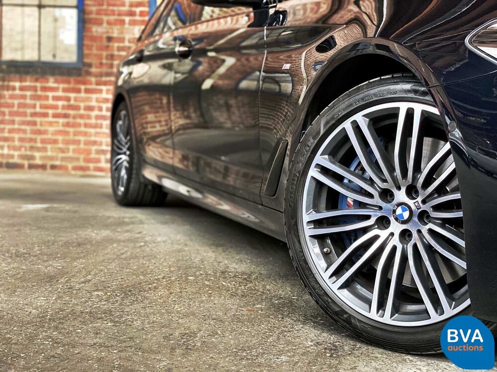 BMW 540d Touring xDrive M-Sport 2017 320pk -Garantie-, RT-068-K