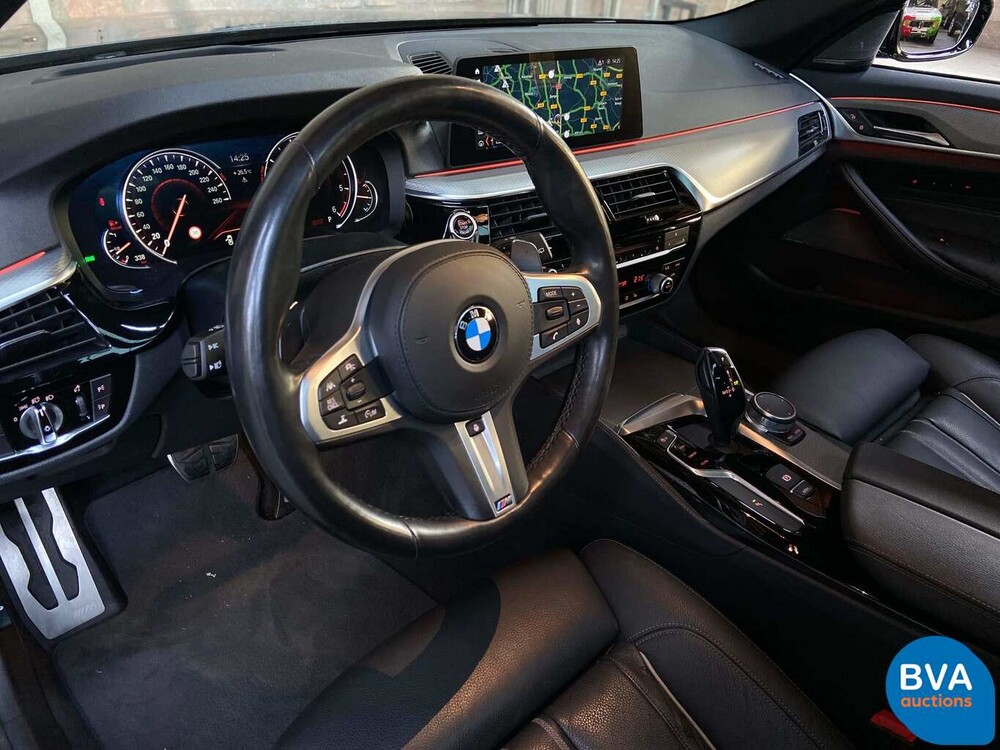BMW 540d Touring xDrive M-Sport 2017 320pk -Garantie-, RT-068-K