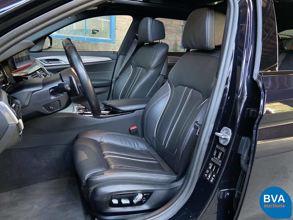 BMW 540d Touring xDrive M-Sport 2017 320pk -Garantie-, RT-068-K