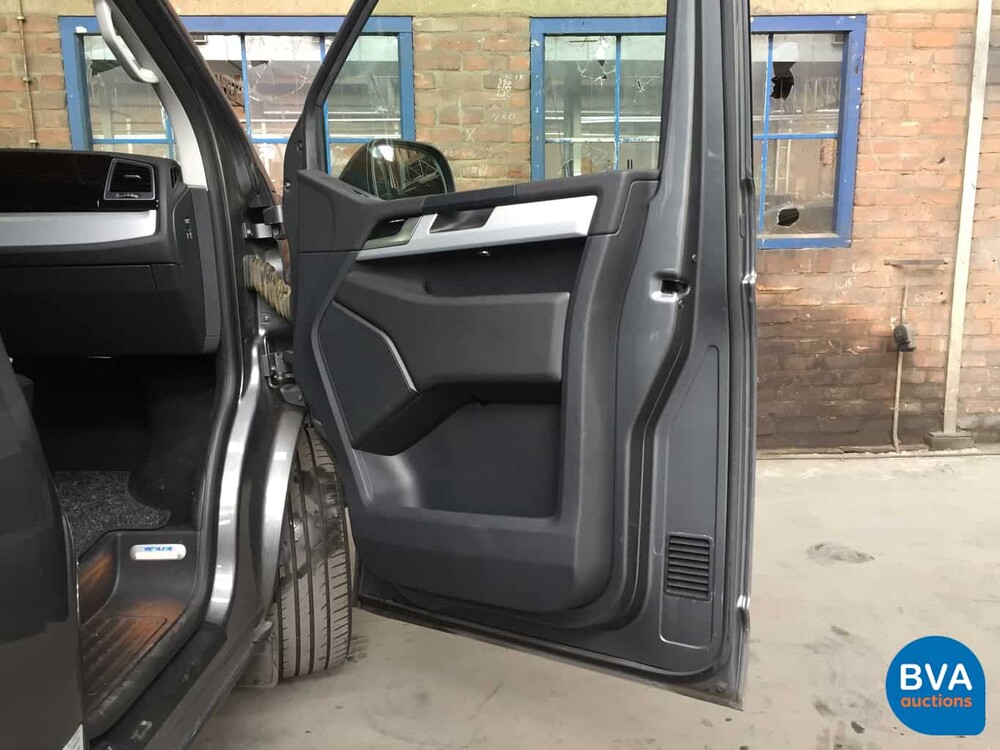 Volkswagen Caravelle Transporter Dubbelcabine 2.0 TDI 150pk DSG 2018 High-line, V-457-PH