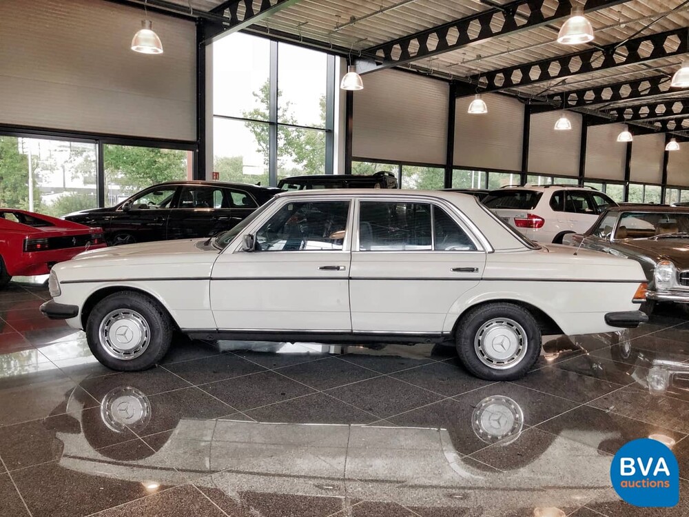 Mercedes-Benz 200 W123 1982 Original NL 200-Serie, HZ-32-YS.