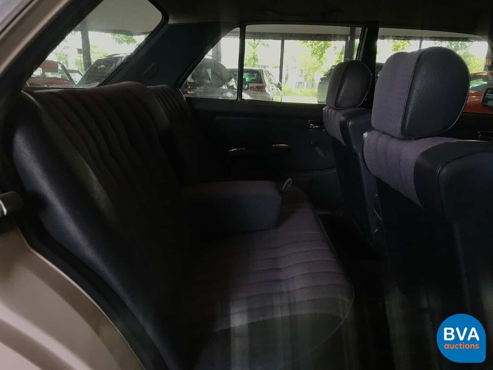 Mercedes-Benz 200 W123 1982 Original NL 200-Serie, HZ-32-YS.