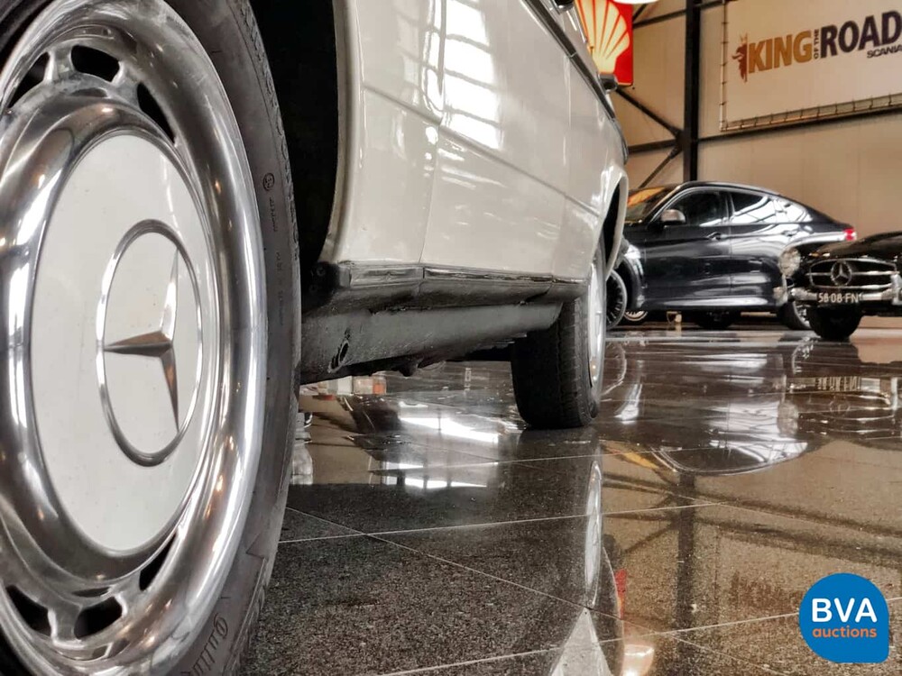 Mercedes-Benz 200 W123 1982 Original NL 200-Serie, HZ-32-YS.