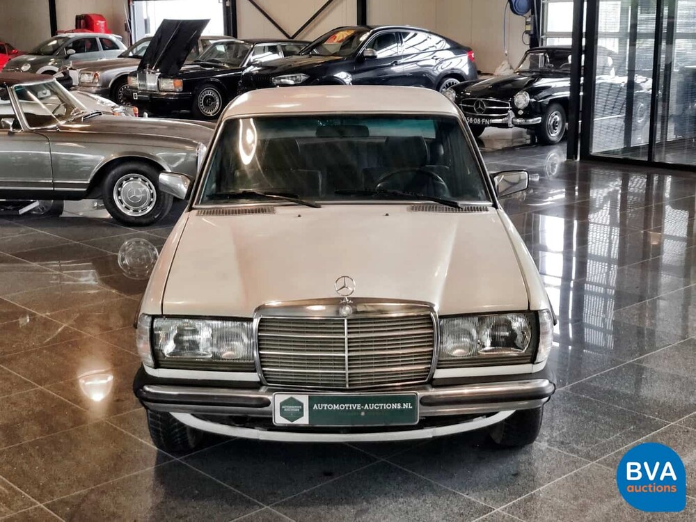 Mercedes-Benz 200 W123 1982 Original NL 200-Serie, HZ-32-YS.