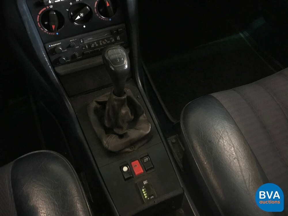 Mercedes-Benz 200 W123 1982 Original NL 200-Serie, HZ-32-YS.