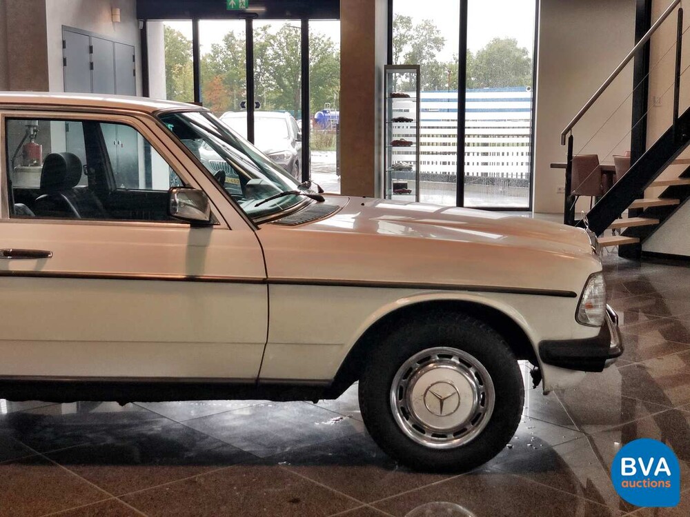 Mercedes-Benz 200 W123 1982 Original NL 200-Serie, HZ-32-YS.
