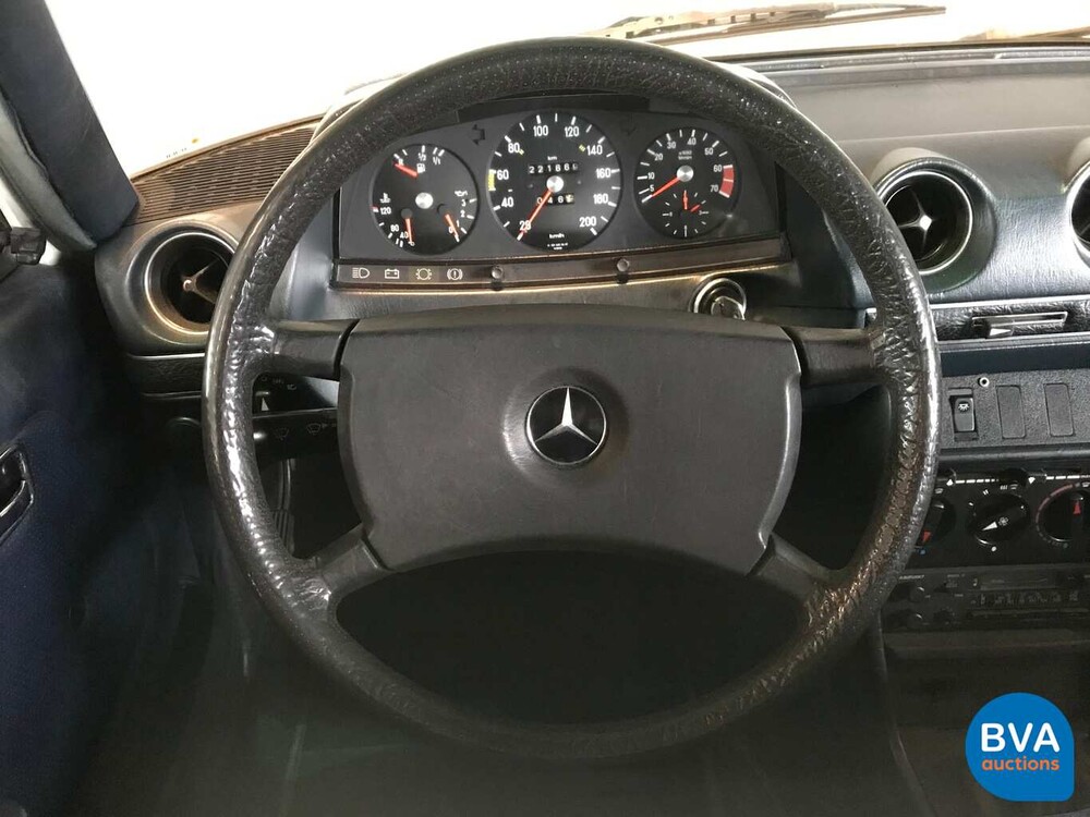 Mercedes-Benz 200 W123 1982 Original NL 200-Serie, HZ-32-YS.