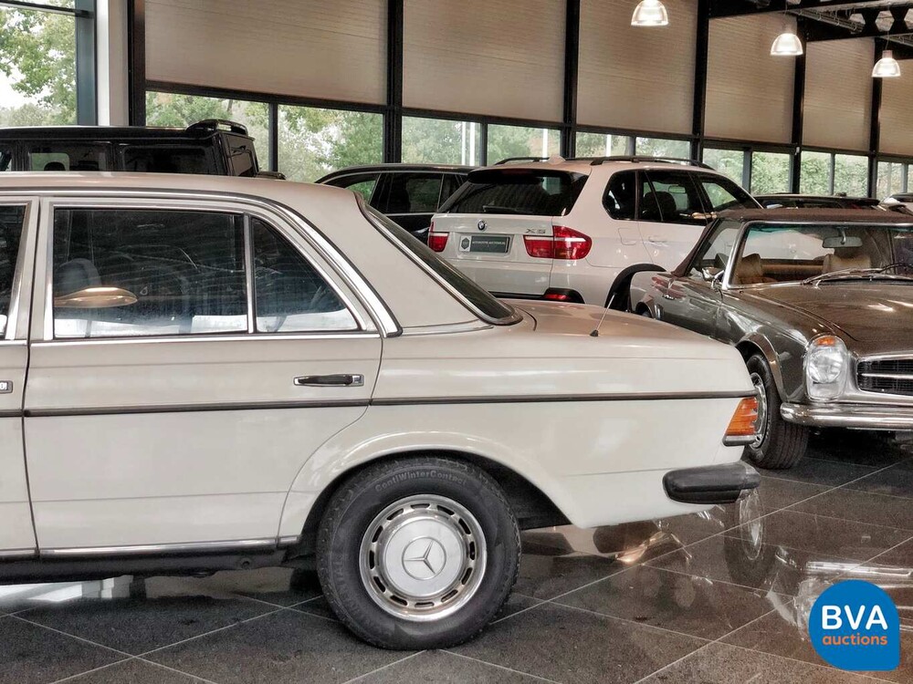 Mercedes-Benz 200 W123 1982 Original NL 200-Serie, HZ-32-YS.