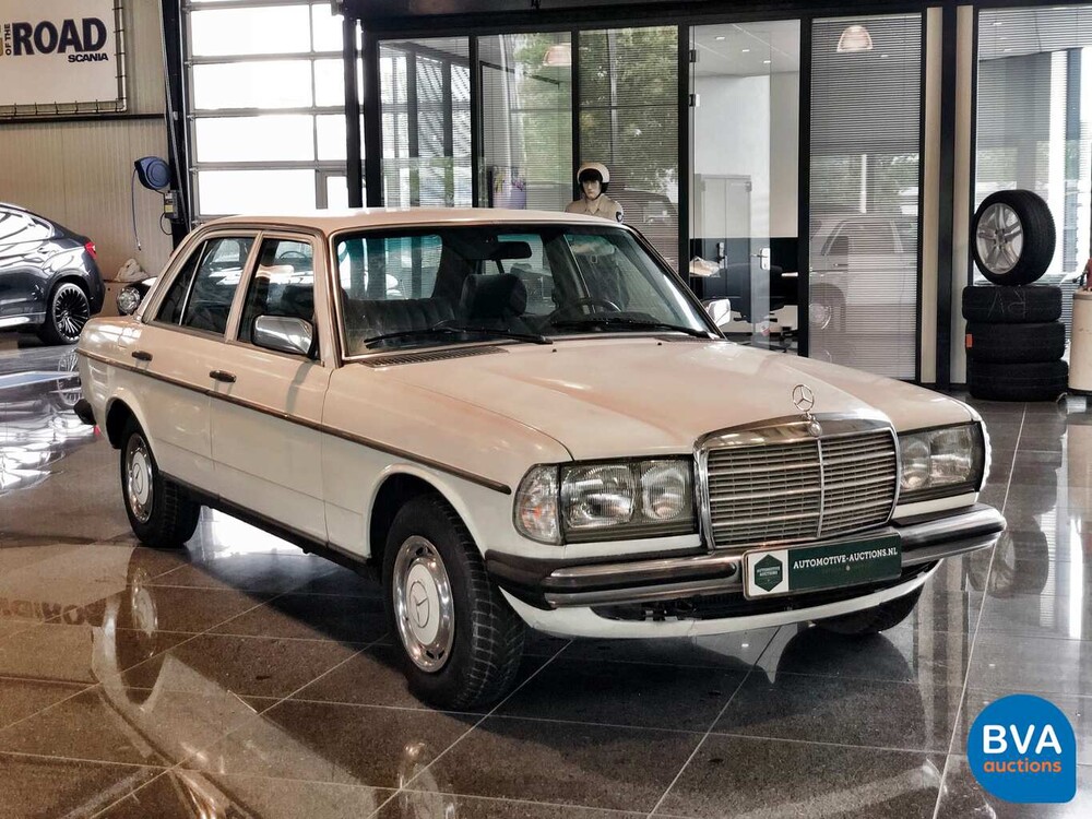 Mercedes-Benz 200 W123 1982 Original NL 200-Serie, HZ-32-YS.