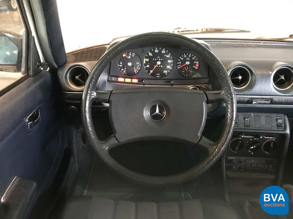 Mercedes-Benz 200 W123 1982 Original NL 200-Serie, HZ-32-YS.