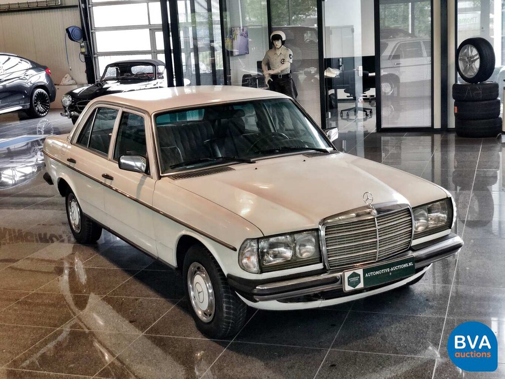 Mercedes-Benz 200 W123 1982 Original NL 200-Serie, HZ-32-YS.