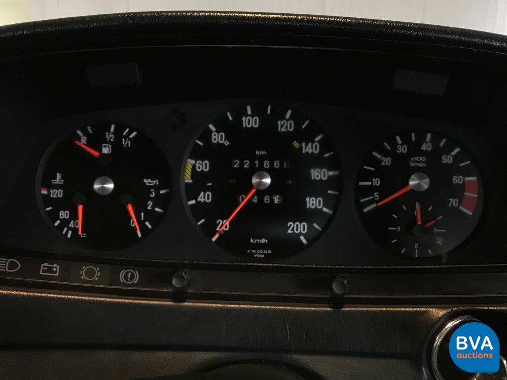 Mercedes-Benz 200 W123 1982 Original NL 200-Serie, HZ-32-YS.