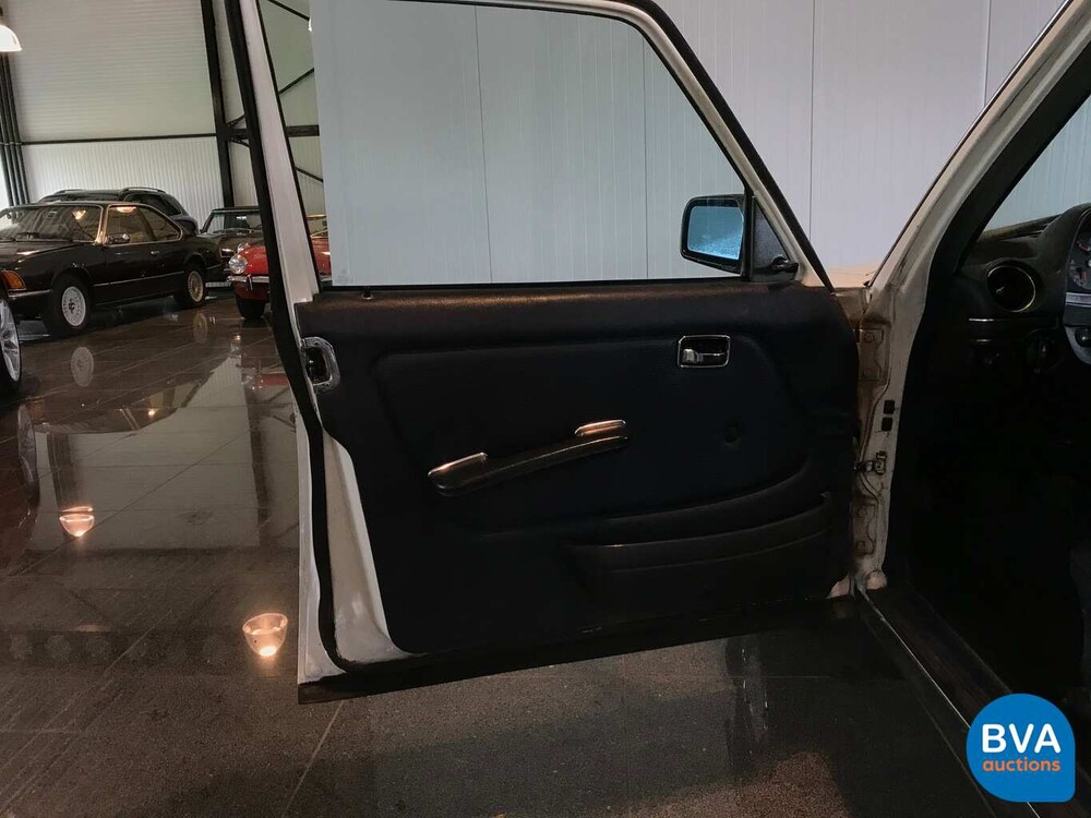 Mercedes-Benz 200 W123 1982 Original NL 200-Serie, HZ-32-YS.