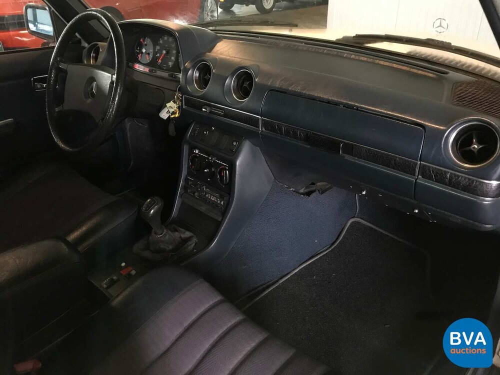 Mercedes-Benz 200 W123 1982 Original NL 200-Serie, HZ-32-YS.