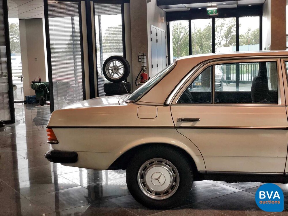 Mercedes-Benz 200 W123 1982 Original NL 200-Serie, HZ-32-YS.