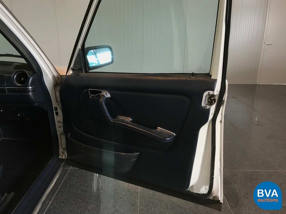 Mercedes-Benz 200 W123 1982 Original NL 200-Serie, HZ-32-YS.