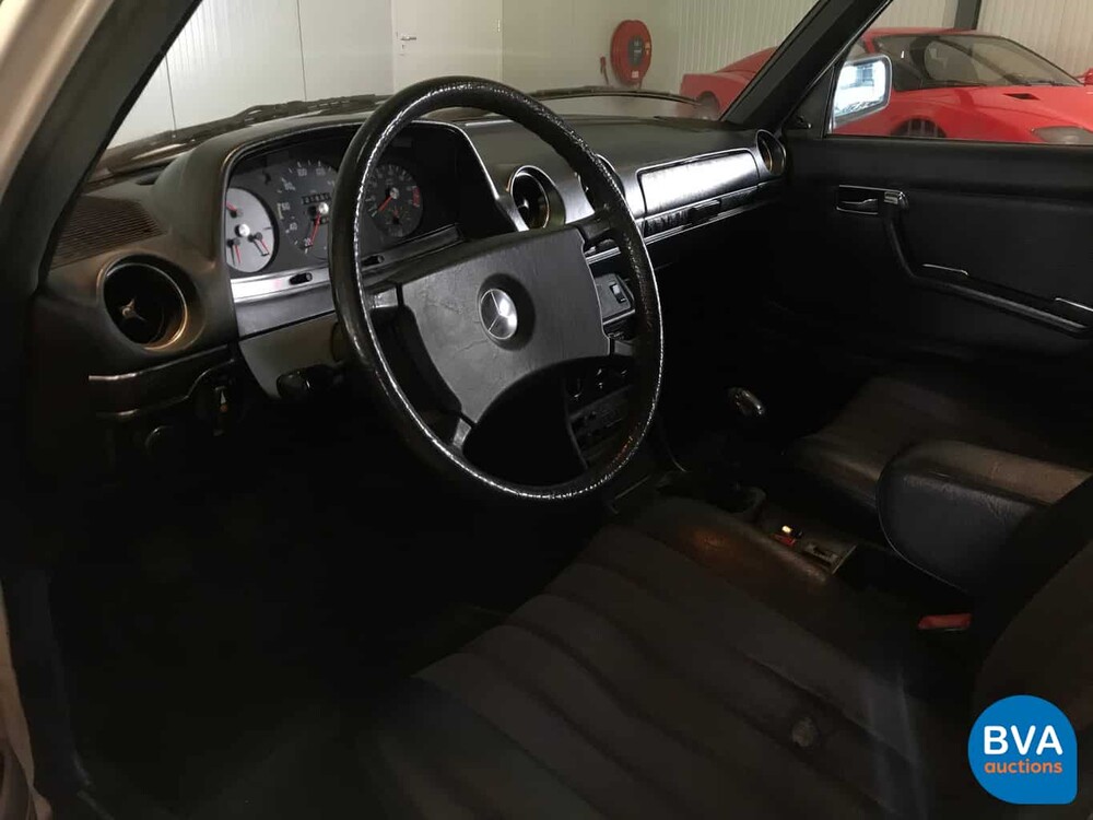 Mercedes-Benz 200 W123 1982 Original NL 200-Serie, HZ-32-YS.